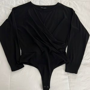 Banana republic black long sleeve gathered waist body suit - size M.